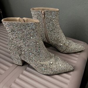 Betsey Johnson size 9